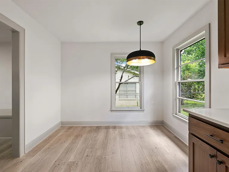 1711 S Main St — Photo 15