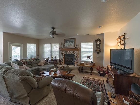 2nd image of 28 Creekhaven Dr