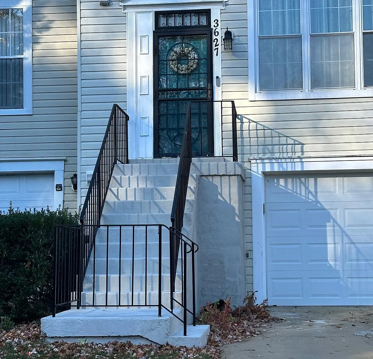 3 bed, 1300 sqft, $3,300 — Photo 1