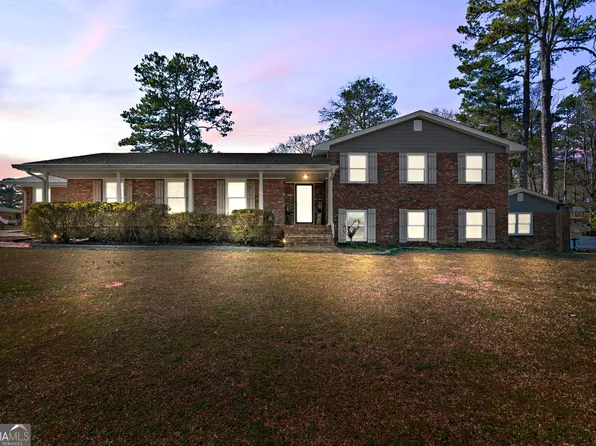 302 W Lakeshore Dr, Carrollton, GA 30117