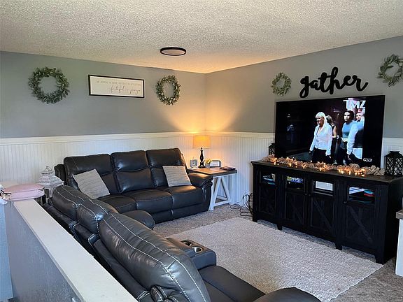 3rd image of 717 Nicholson Dr