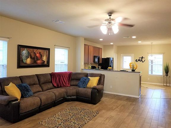 4th image of 3214 Lauren Oaks Ln