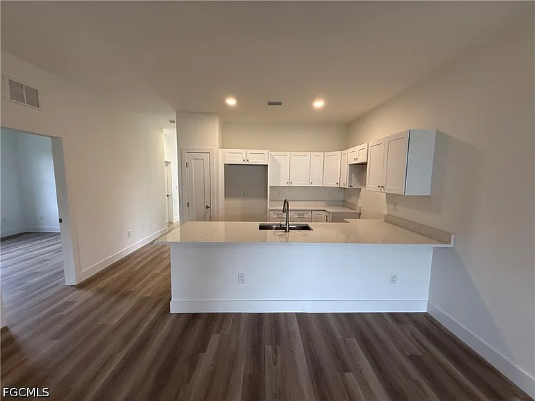 227 Ivan Ave S — Photo 3