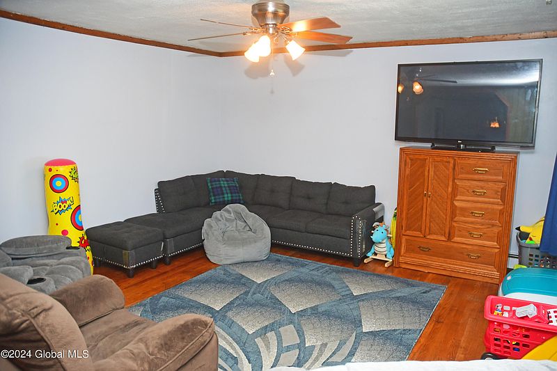 5th image of 36 Nutwood Avenue