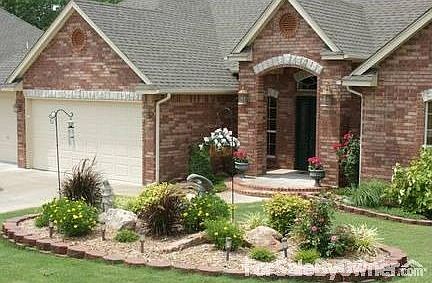 Sprinklers & Landscaping
						:
						Low maint vegitation, weed-free Bermuda lawn sprinkler system throughout yard.