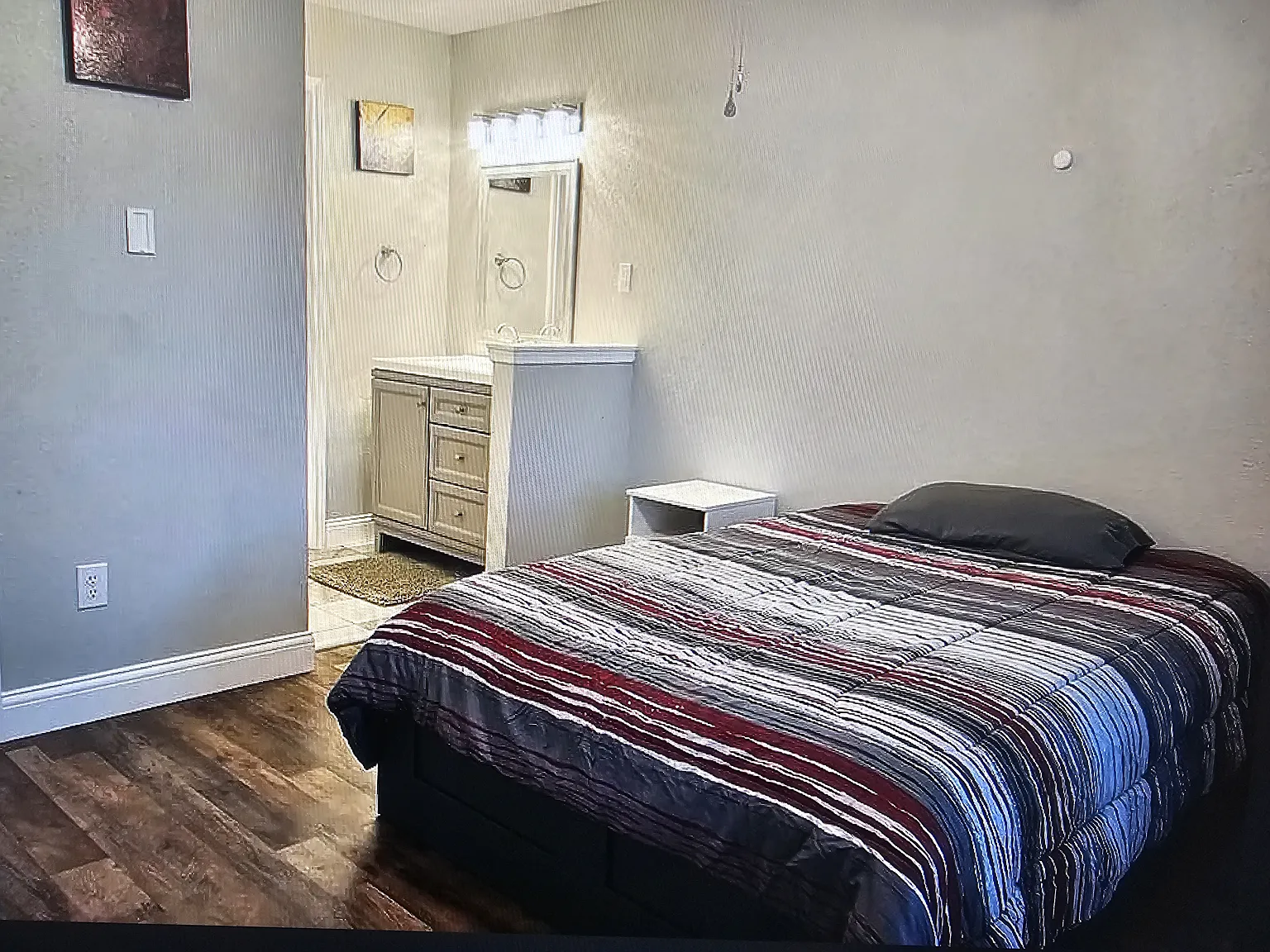 2 bed, 1.5 bath, 866 sqft, $1,480 — Photo 3
