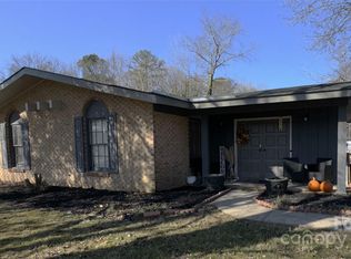 800 Vickery Dr, Charlotte, NC 28215