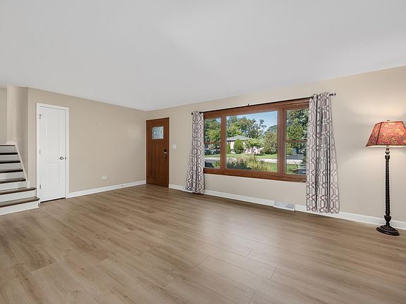 4th image of 217 Holly Ave