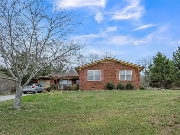 127 Rains Cir, Summerville, GA 30747