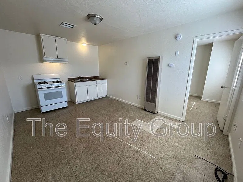 1 bed, 1.0 bath, $750 — Photo 2