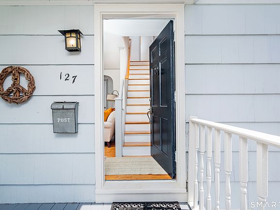 3rd image of 127 Moritz Place