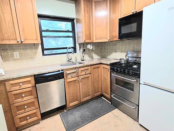 5th image of 2163B N Central Rd #B