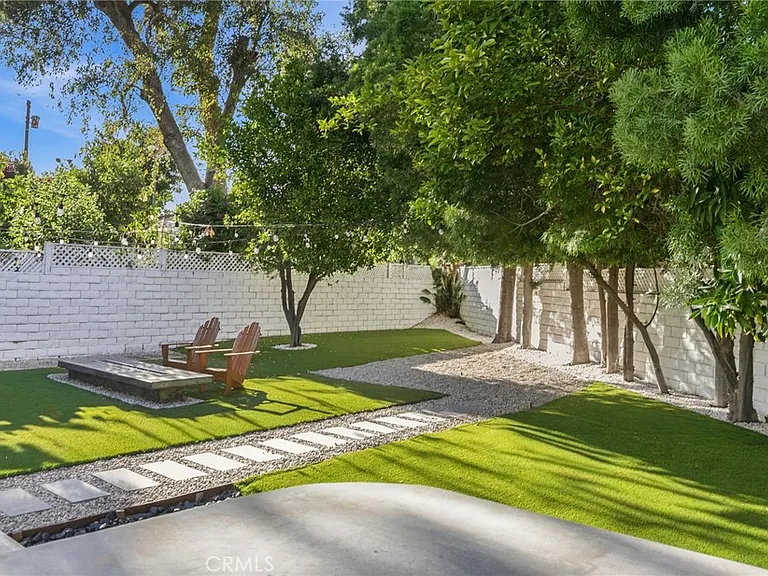 13135 Chandler Blvd — Photo 50