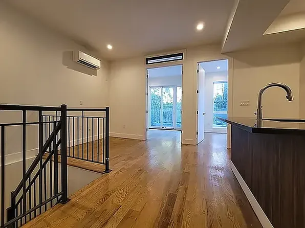 1520 Putnam Avenue image 3 of 12