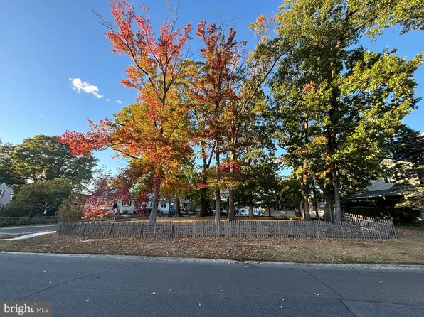 211 W Holly Ave, Oaklyn, NJ 08107