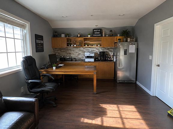 3rd image of 47 Oak St