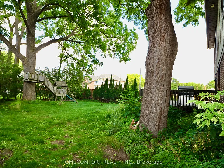12 Banbury Ct — Photo 40