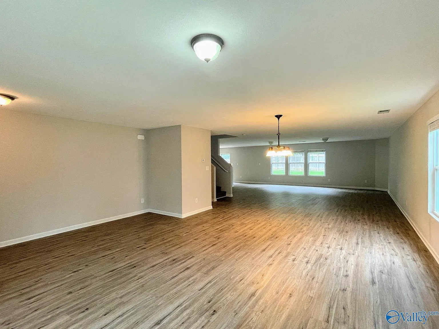 4 bed, 2.5 bath, 3377 sqft, $1,945 — Photo 3