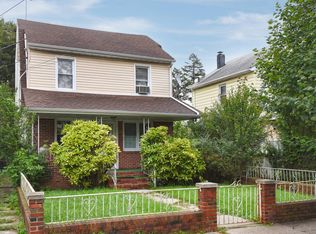 10423 207th St, Queens Village, NY 11429