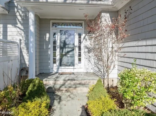 2 Rockledge Lane, Pleasantville, NY 10570