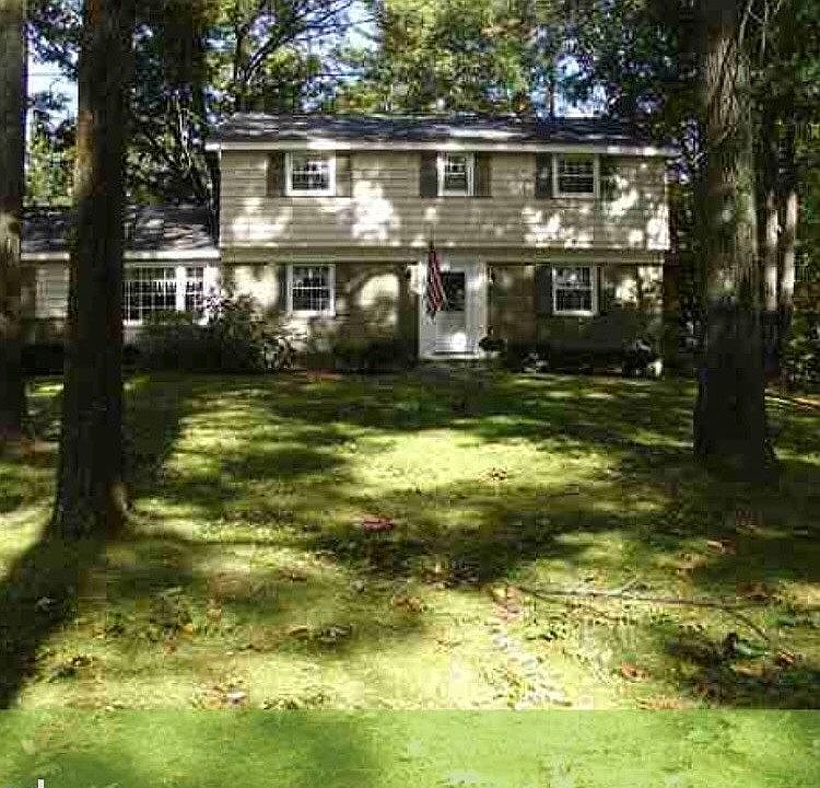 1st image of 3 Pinewood Dr