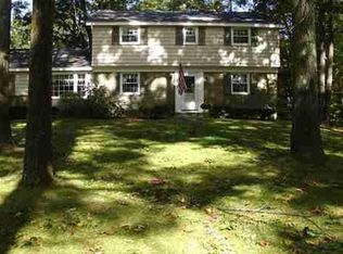 3 Pinewood Dr, Clifton Park, NY 12065