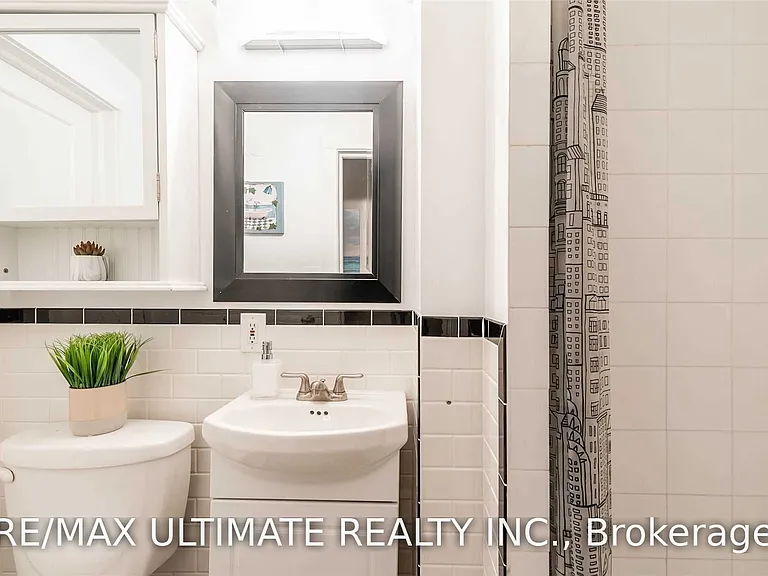 470 Oriole Pkwy #4 — Photo 21