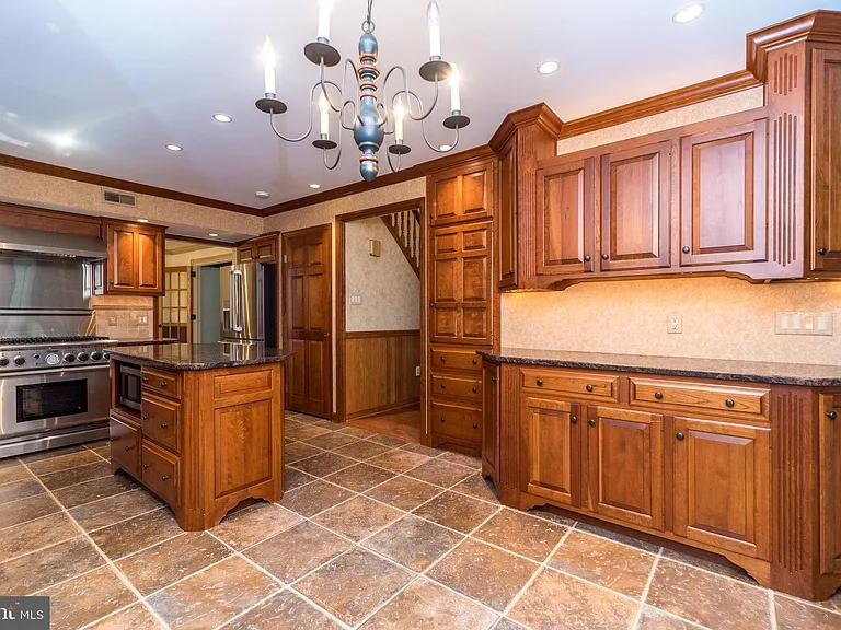 100 Live Oak Dr — Photo 23
