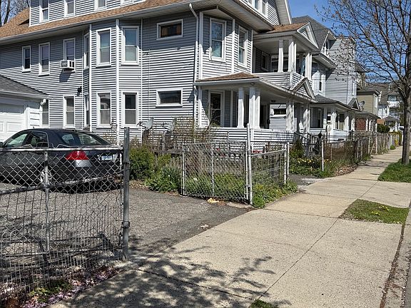 4th image of 739-743 Brooks Street