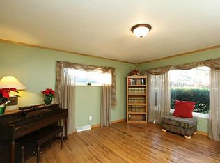 2447 Ridgeway Dr, Oregon, OH 43616