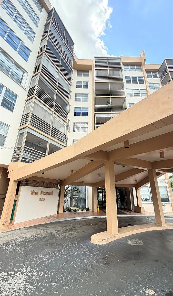 Park Place Condominium No — Photo 1