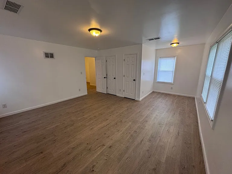 2230 Monroe St — Photo 10
