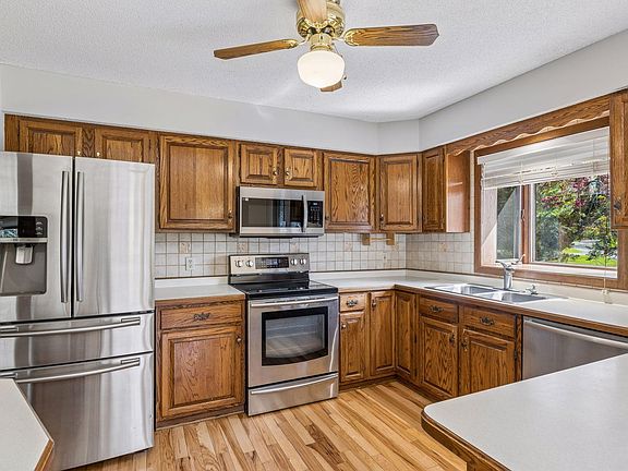 2nd image of 16370 Division St