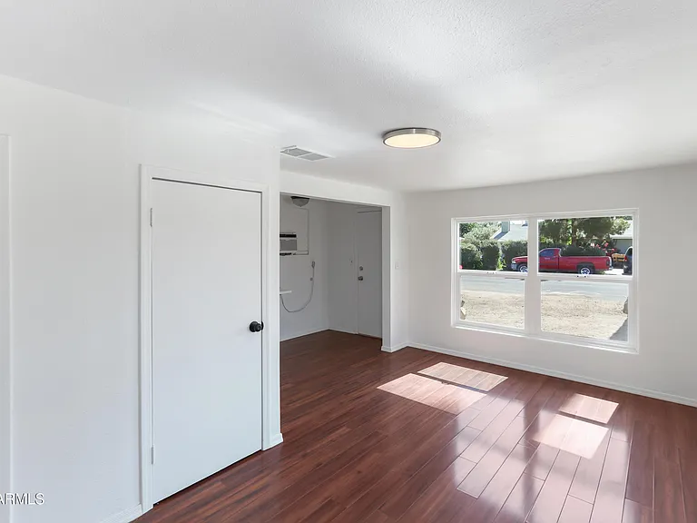 919 N Gilbert Ave — Photo 22