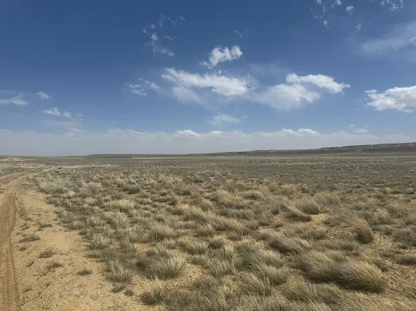 2700 Red Desert Rd NW #2700, Wamsutter, WY 82336