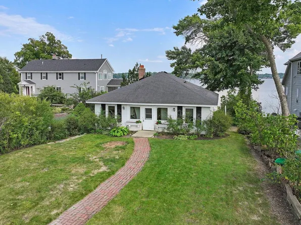 3021 South Browns Lake DRIVE, Burlington, WI 53105