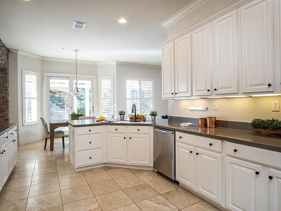5th image of 4481 Longview Dr