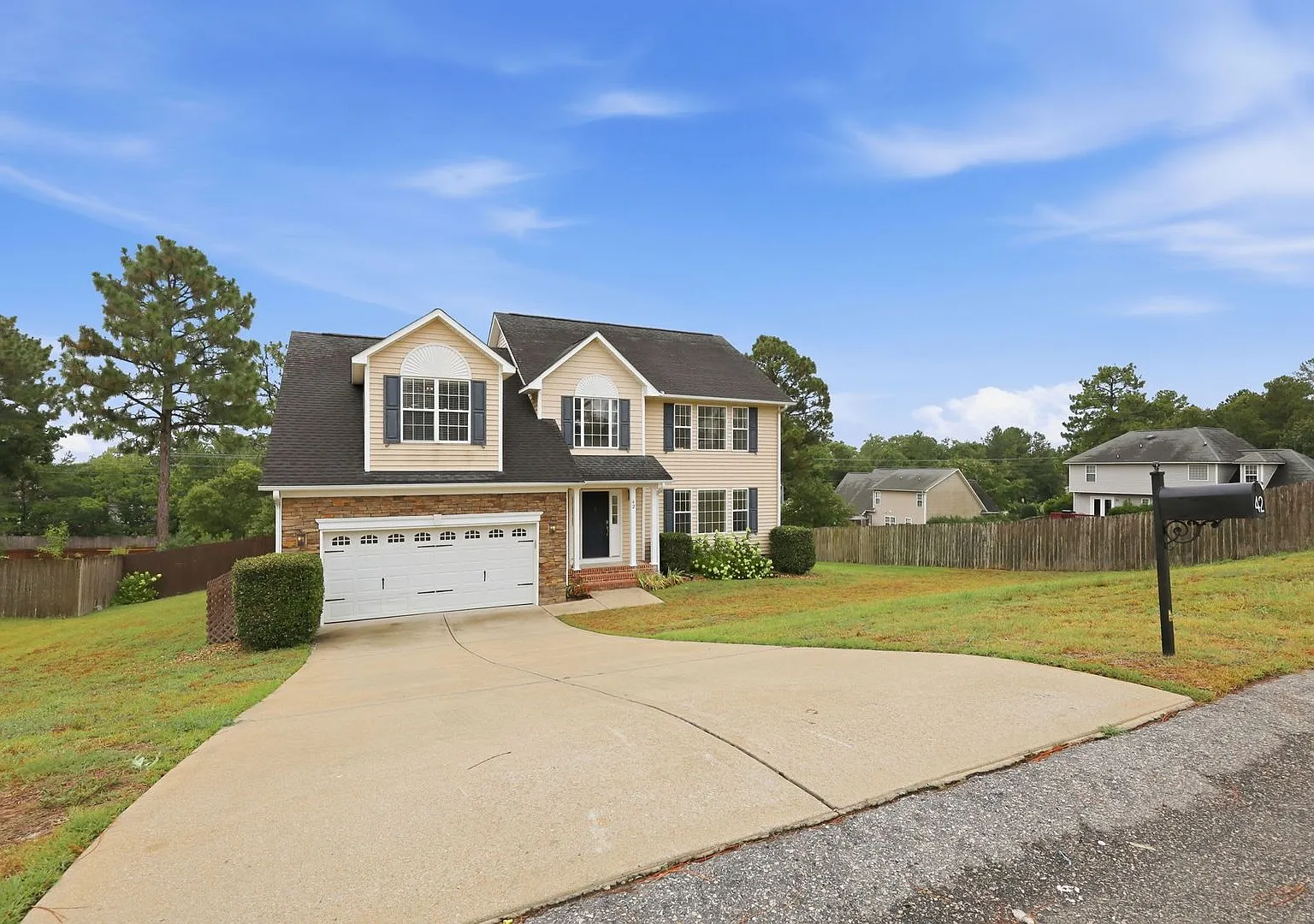 Rent Price Just Reduced. Primary Suite Located on the First Floor. — Photo 4