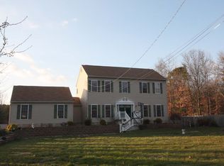 21 Edgewood Rd, Sicklerville, NJ 08081