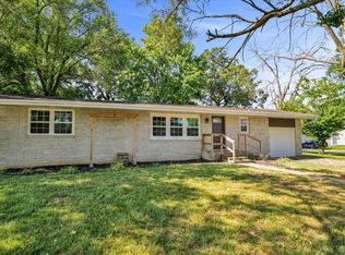 702 E Highland St, Aurora, MO 65605