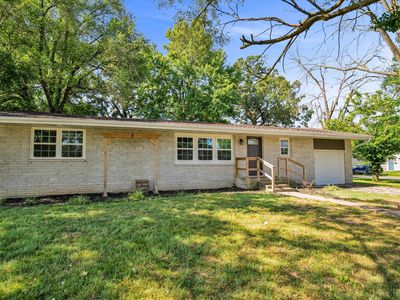 702 E Highland Street, Aurora, MO, 65605