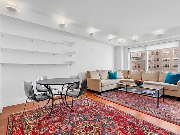 20 E 9th St #12T, New York, NY 10003