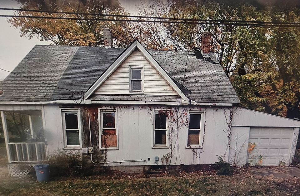 2nd image of 2501 W Howett St
