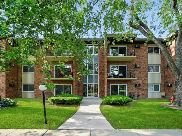 4113 W 97th Pl APT 104, Oak Lawn, IL 60453