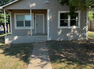 910 W 1st St, Brenham, TX 77833