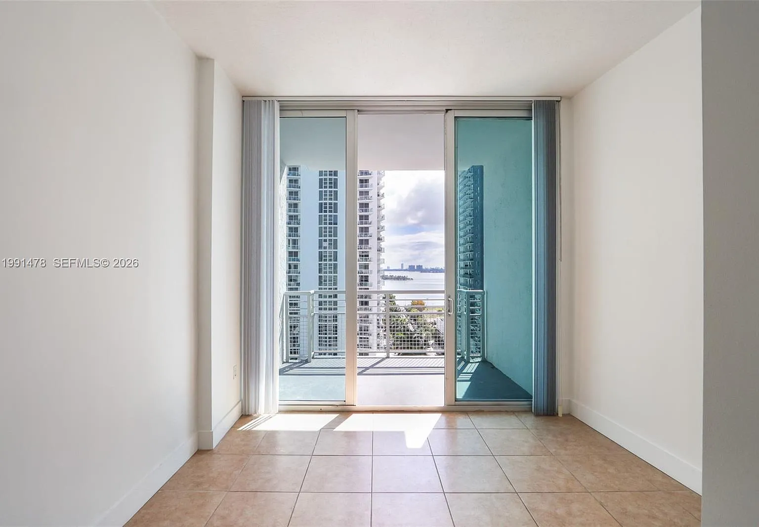 2 bed, 950 sqft, $3,800 — Photo 4