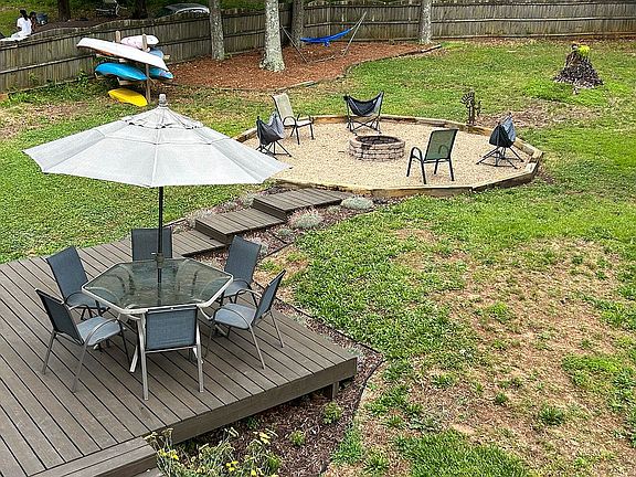3rd image of 804 Brooks Rd
