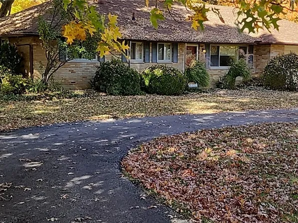 33 Oviatt Dr, Northfield, OH 44067