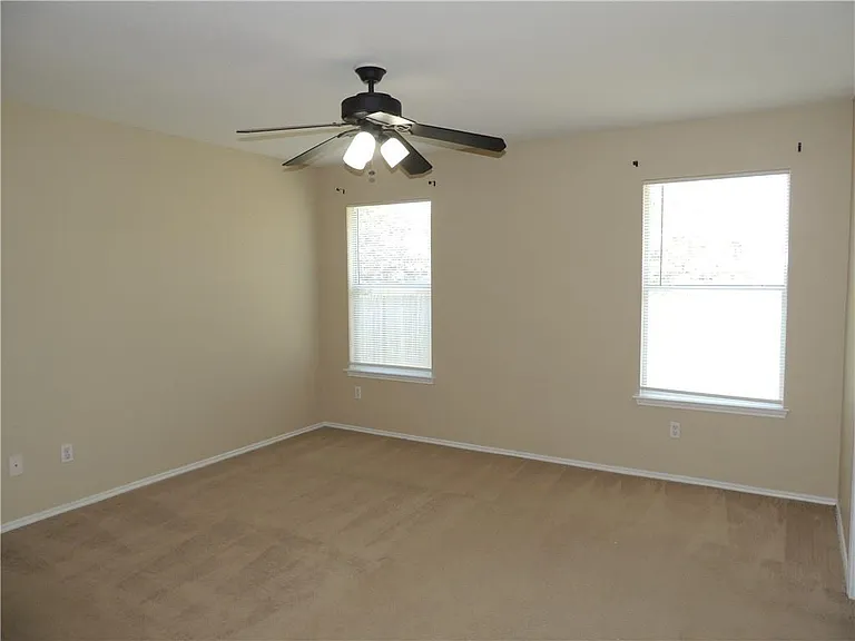 315 Feathergrass Dr — Photo 16