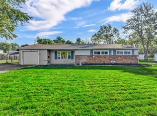 35 Donna Ct, Depew, NY